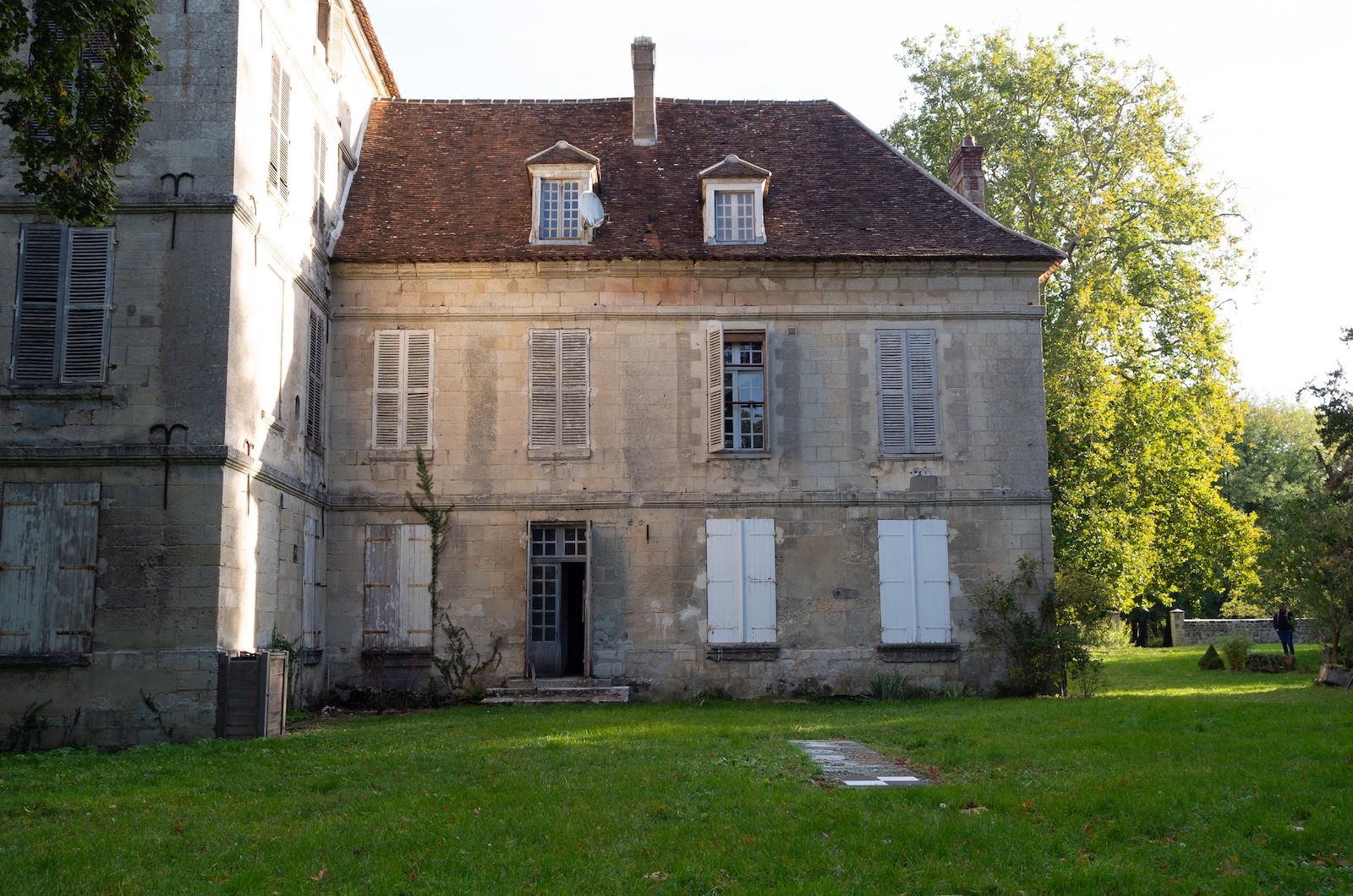 Photo de la facade de la maison forestière