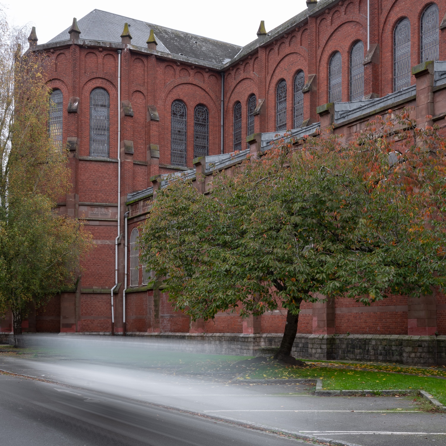 Vue extérieure de l'église d'Armentières réalisé par Atelier Sauvegarde