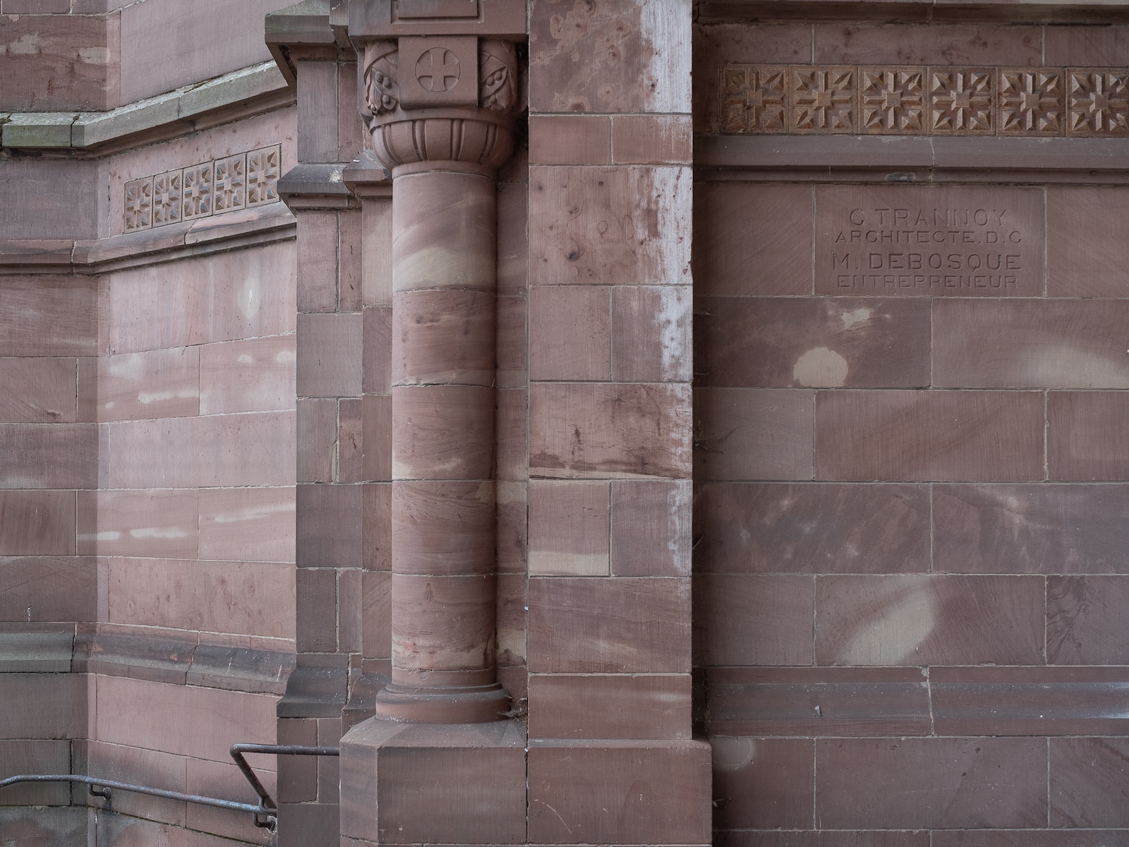 Vue extérieure de l'église d'Armentières réalisé par Atelier Sauvegarde