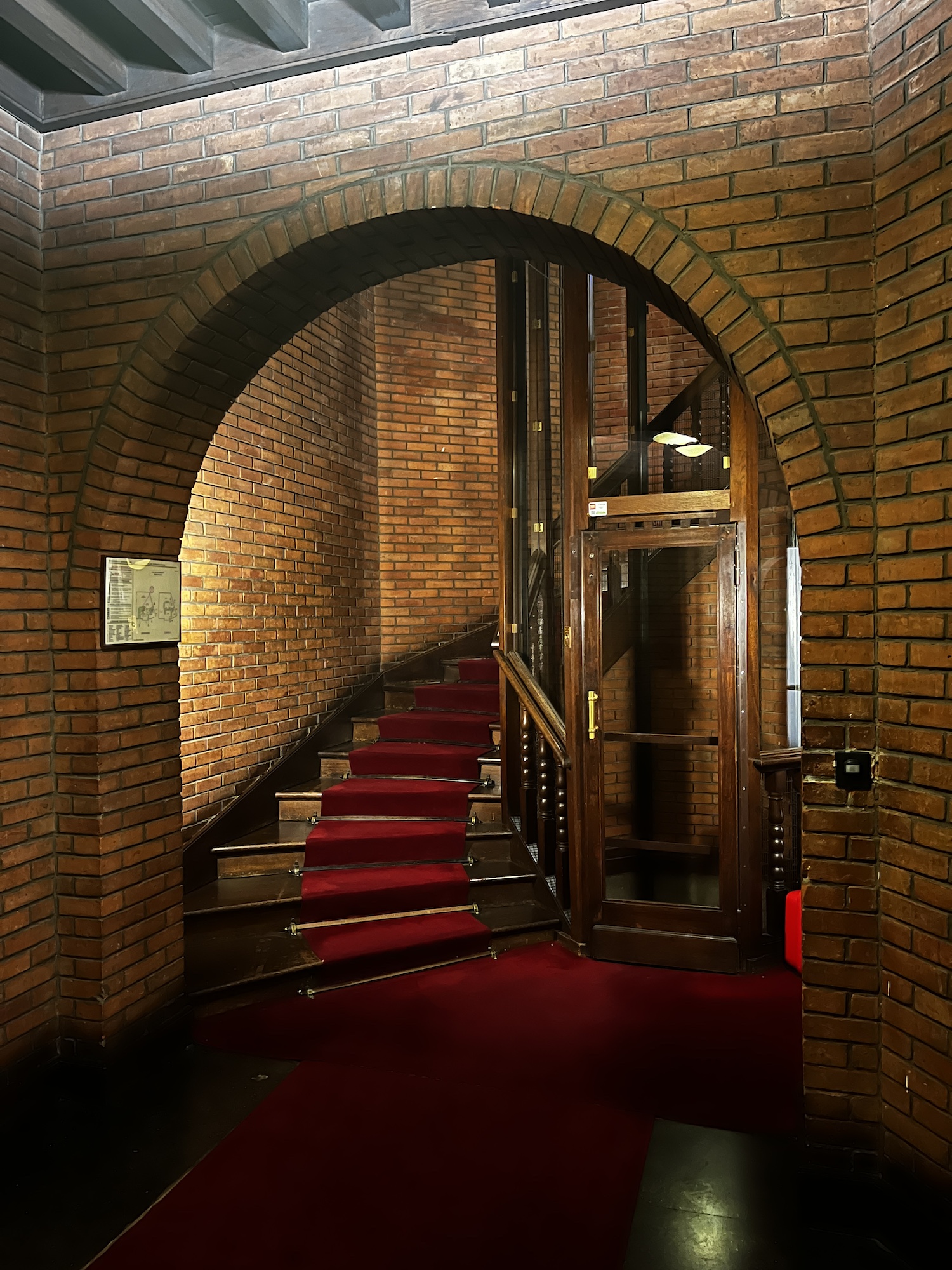 Photo intérieur de l'immeuble parisien rue de Nevers
