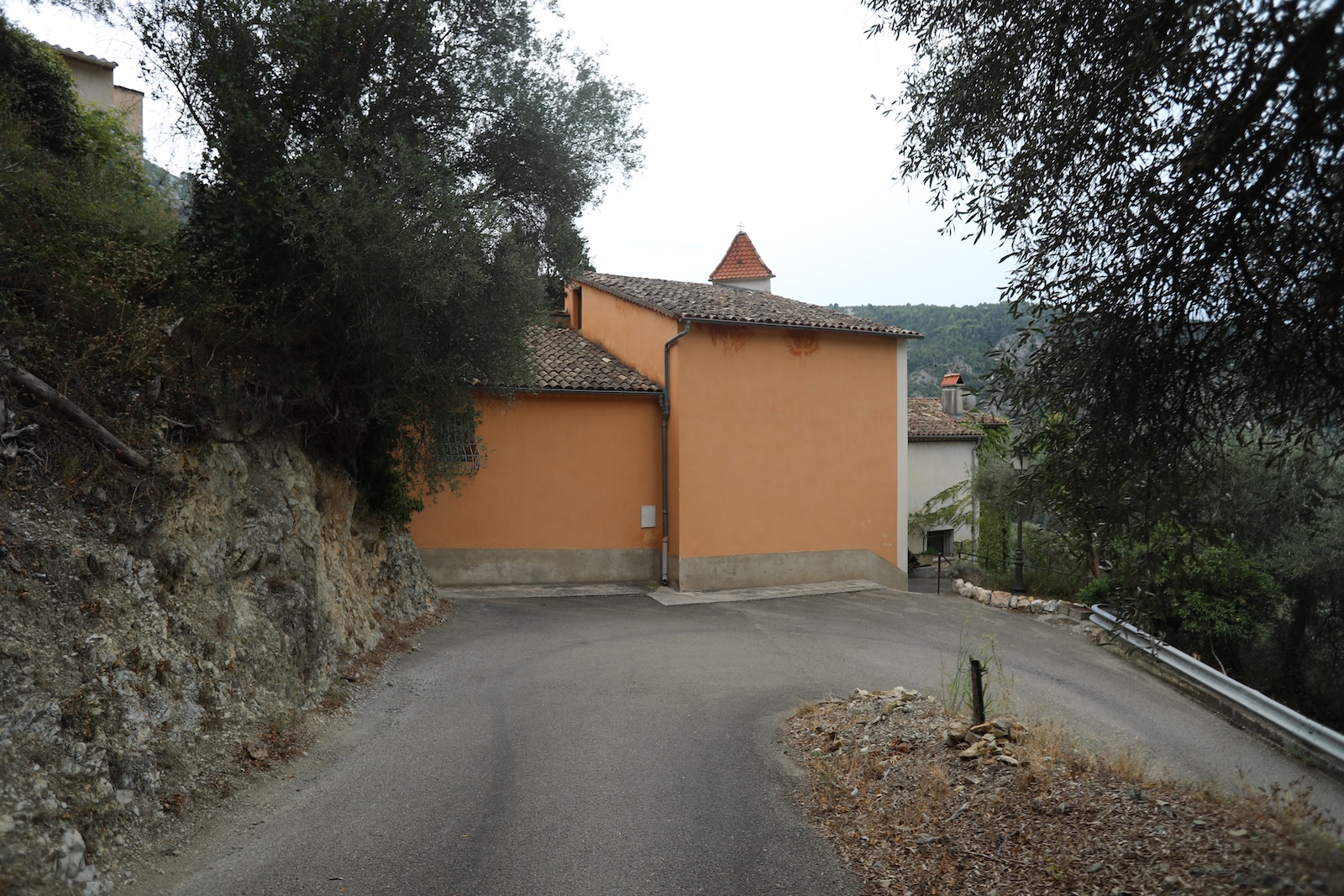 Photo de la chapelle de peillon en extérieur.