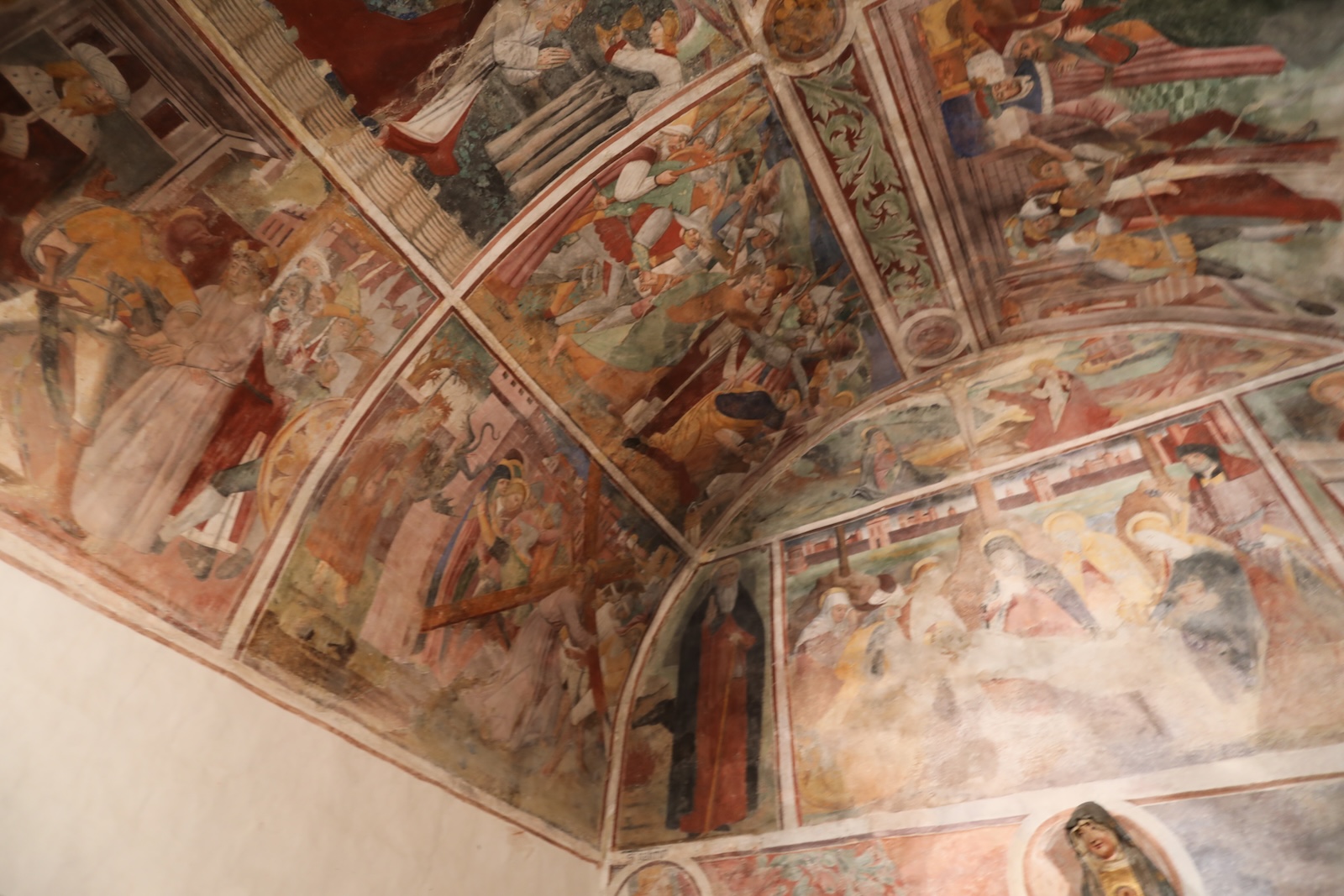 Photo de la chapelle de peillon en intérieur.